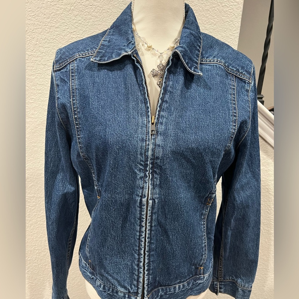 - Eddie Bauer women’s zip jeans jacket size M